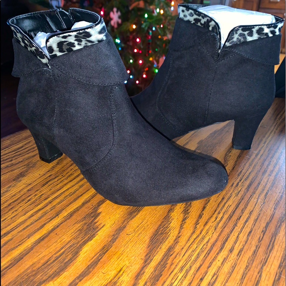 Brand New Women’s Avon Cushion Walk Boots Size 8